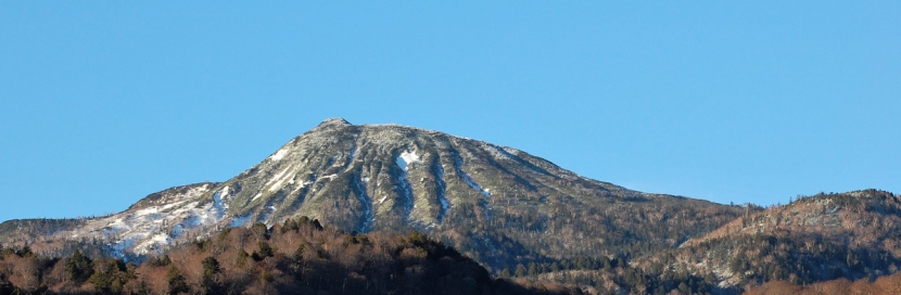 檜枝岐村・七入り地区より望む初冬の燧ケ岳　(２０１６年１１月１８日）