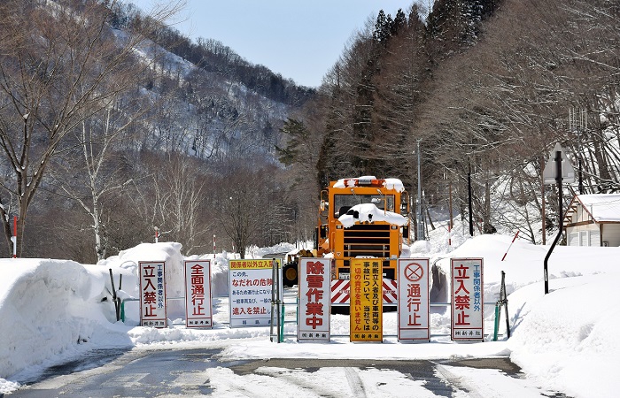 尾瀬国立公園・尾瀬御池方面へ向けての、国道３５２号線の除雪作業も３月１１日(月）より開始されております。