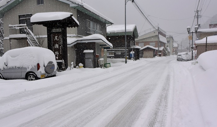 「降った雪で下の根雪を溶かしながら，少しづつ春に近づいてゆくものである」とは先人の方々からの教えです。