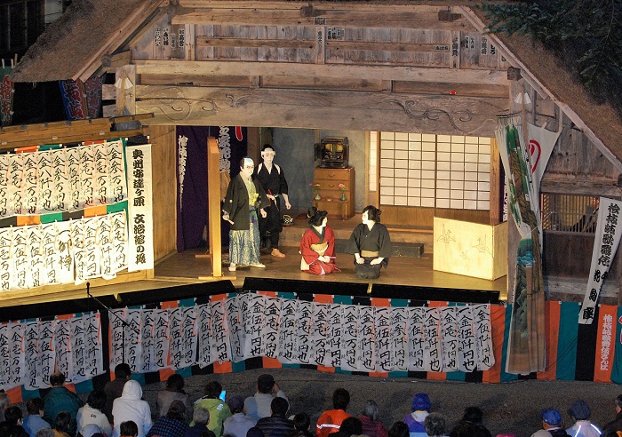 ２０１７年５月１２日の愛宕神祭礼奉納歌舞伎上演の様子です。演目は、「奥州安達ケ原　袖萩祭文の段」でした。
