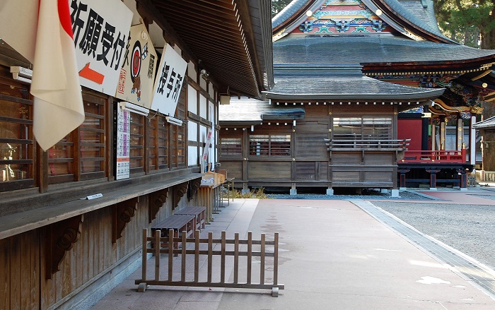 早朝の三峯神社の様子です。まさに清らかな雰囲気です(２０１９年１１月７日）。