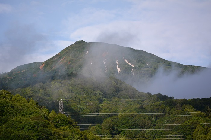 七入から見る燧ケ岳（標高２３５６ｍ）の残雪がほぼ消えかけたのが７月半ばでした（２０２２年７月１４日）。