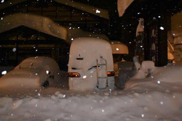 今年の冬を振り返ってみると、お正月から１月５日～６日の日の猛吹雪と豪雪が、最も積雪が増えた頃でした（２０２３年１月５日・午前５時１１分）。