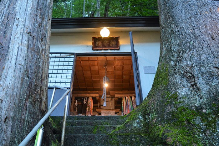 春の祭礼も夏の祭礼も参拝時は、いつも身も心も引き締まる思いです（２０２３年８月１８日・午前７時７分）。