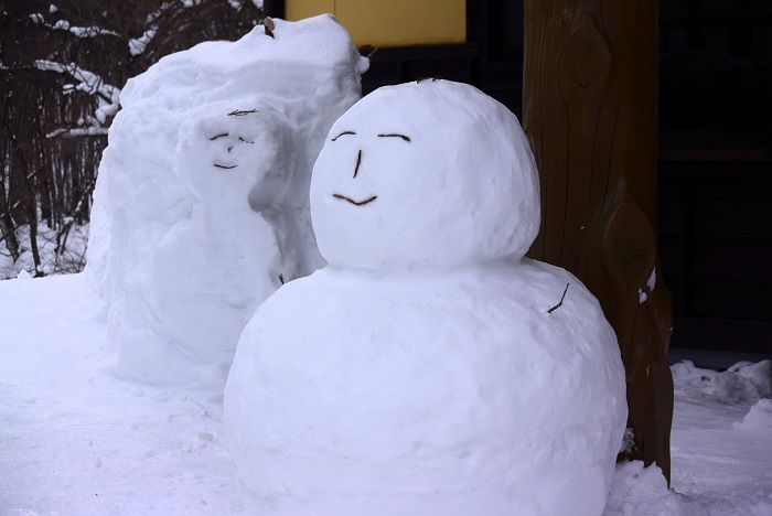 1月・雪ダルマとともに。