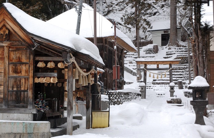 橋場のばんばにも祈願。檜枝岐村のかけがえのない参道の風景です(2026年1月1日)。