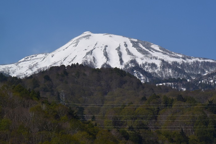 この日の朝は、かなりの冷え込みで、燧ケ岳の山頂付近では降雪が見られたようでした（２０２６年５月２日）。