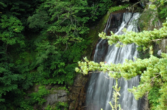 「モーカケの滝」、夏の光景です(2026年8月15日)。