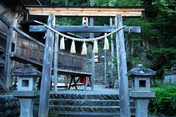 8月18日は檜枝岐村の夏の祭礼の日。早朝に参拝する中で、家内安全・身体健全等祈願して(2026年8月18日)。