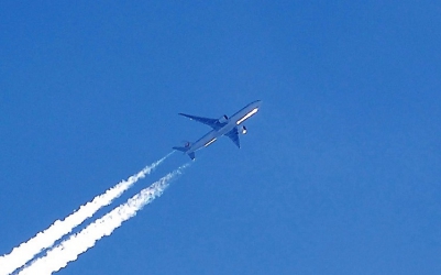 お昼時、自分が確認しただけでも、１０数機の飛行機が確認できました。