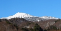 今年も尾瀬国立公園の季節が始まろうとしている中、残雪残る東北以北の最高峰、日本１００名山・燧ケ岳（標高２３５６ｍ）と尾瀬ブナ平方面を望んで（２０２１年４月１５日）。