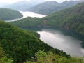 雄大な大自然の景観を望む田子倉湖と、新潟県から福島県の県境の奥深い自然の美しさも素晴らしい峠です（２００７年５月１９日の画像です）。